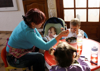 Revalorisation des métiers de la petite enfance : des assistantes maternelles "à bout de souffle" | Actus du jour - 25 juin 2025 | Scoop.it