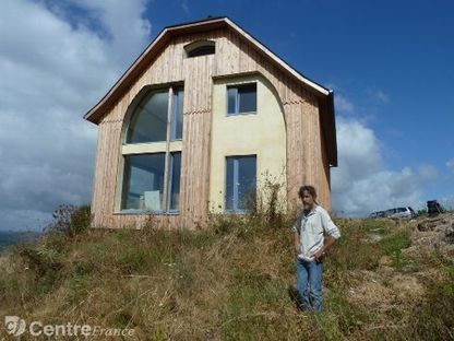 Habitats insolites : une maison en paille en construction sur les hauteurs de Voutezac, en Corr&egrave;ze | GREENEYES | Scoop.it