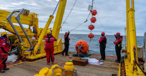 Learning the Ropes, and the Shackles and the Bolts, in Antarctica - The New York Times | Soggy Science | Scoop.it