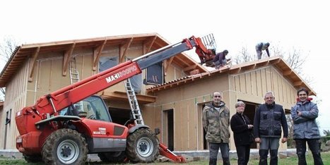 Charente : ils innovent et isolent leur maison à la paille | Build Green, pour un habitat écologique | Scoop.it