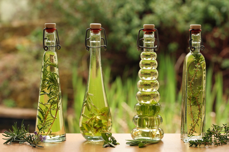 Eaux florales, extraits et huiles essentielles : parfumez naturellement vos plats  | La Cabane aux Arômes | Scoop.it