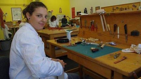 Soline apprend le métier de sellier au haras du Pin | Métiers, emplois et formations dans la filière cuir | Scoop.it