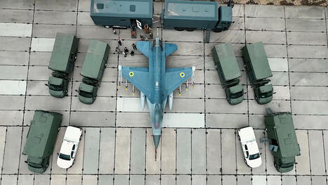 Ukrainian F-16s Get Specialized Vehicles For Operating Constantly On The Move | DEFENSE NEWS | Scoop.it
