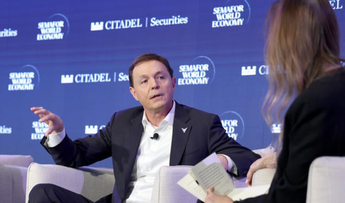 'You'll see lights on the moon': Billionaire space executive predicts moon commutes in the 2030s | Family Office & Billionaire Report - Empowering Family Dynasties | Scoop.it