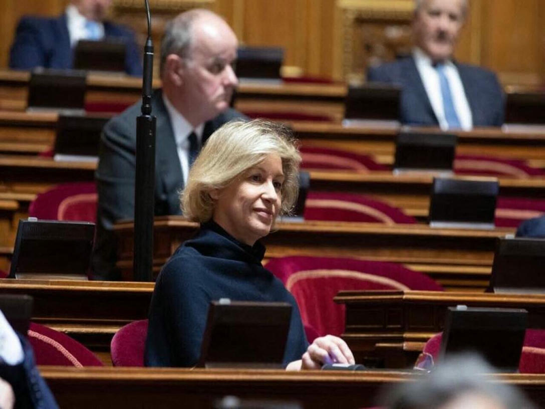 Pour quels sujets la ministre du tourisme vient...