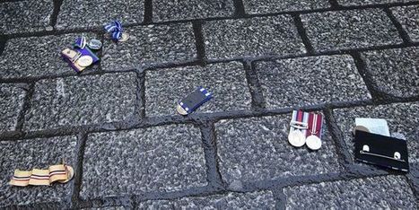 Des vétérans anglais jettent leurs médailles de guerre | Indignations & GLOBAL(R)EVOLUTION | Scoop.it