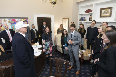 White House Releases Pictures Of Trump Laughing And Smiling During Government Shutdown - PoliticusUSA.com | Backstabber Watch | Scoop.it