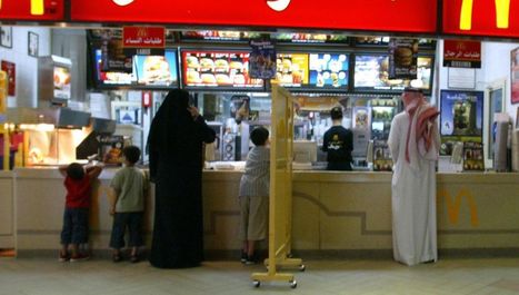 Arabie saoudite: femmes et hommes peuvent désormais entrer au restaurants par là même porte | Assurance Voyage Mondiale | Scoop.it