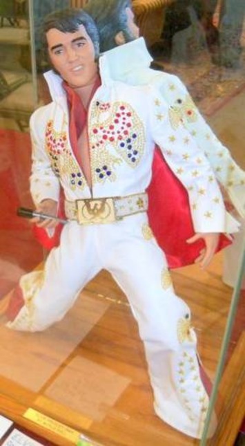 Huge single-owner lifetime collection of Elvis Presley memorabilia will headline Chesapeake Auction House’s Memorial Day Sale on May 27 in St. Leonard, Md. | Antiques & Vintage Collectibles | Scoop.it