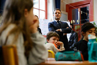 Éducation : Emmanuel Macron veut lancer une convention citoyenne sur les temps de vacances et les horaires scolaires | Politiques publiques et société | Scoop.it