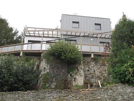 [Inspiration] Cette maison contemporaine bois et zinc de centre-ville perchée contre la falaise (Laval) | Build Green, pour un habitat écologique | Scoop.it