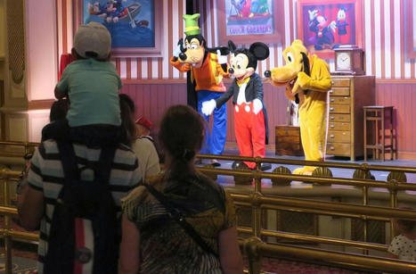 Disneyland Paris ouvre la porte au départ de 1000 salariés - Le Parisien | Actualités parcs de loisirs | Scoop.it