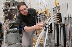Scientist Develops Self-Sustaining Solar Reactor That Produces Clean Hydrogen Fuel | Cool Future Technologies | Scoop.it