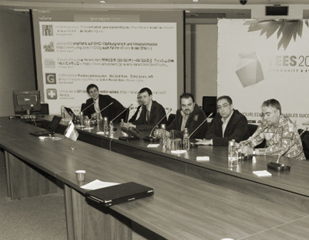 Twijector - real-time twitter wall (back channel) for conferences and events | Twitter broadcasting | Twitter wall | Moodle and Web 2.0 | Scoop.it