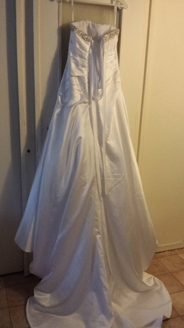 Robe de mariée couleur Blanche en Satin - Hauts de Seine | Robes de mariée d'occasion | Scoop.it
