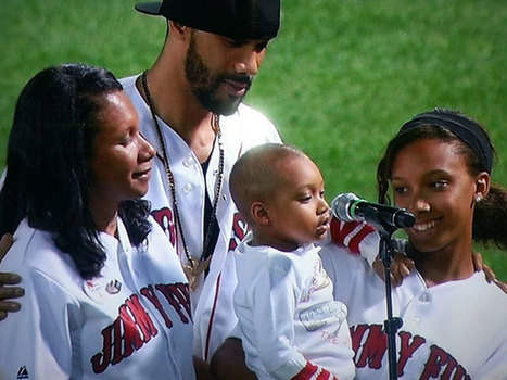 Watch 4-year-old Darla Holloway sing "God Bless America" at ... | Boston, you're my home | Scoop.it