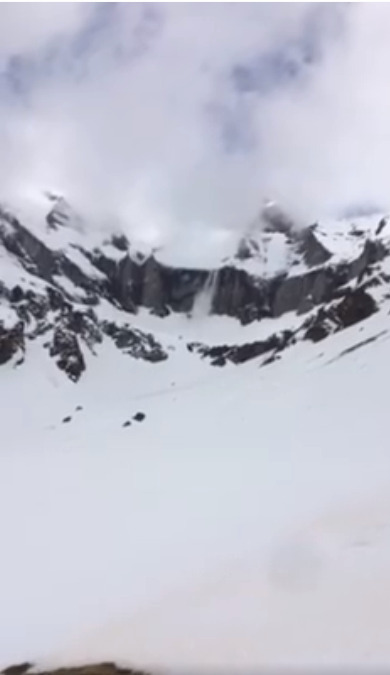 Belle coulée descendant la muraille de Barroude, ce midi | Jo WIrmann | Vallées d'Aure & Louron - Pyrénées | Scoop.it