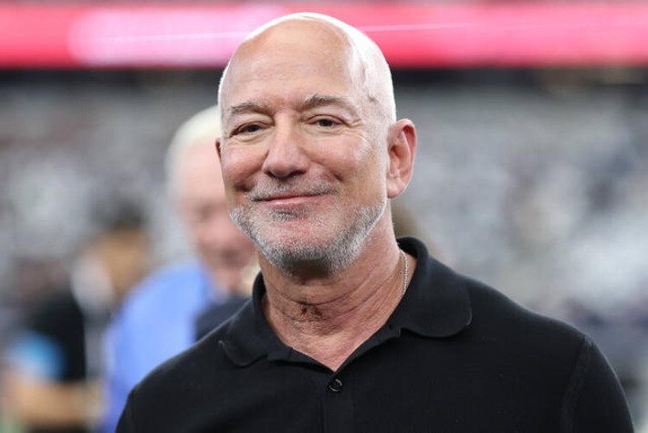 How much AMZN stock does Amazon founder Jeff Bezos actually own? | Family Office & Billionaire Report - Empowering Family Dynasties | Scoop.it