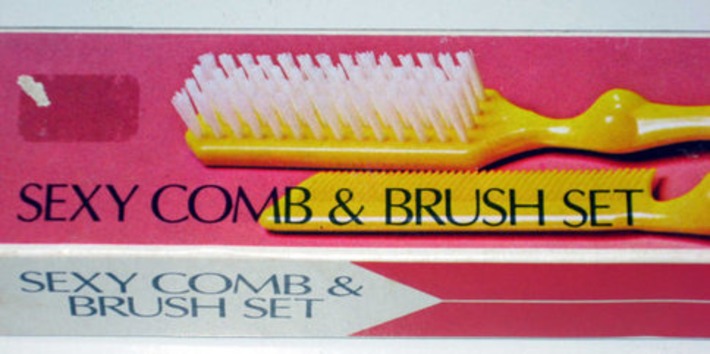 nos Vintage Sexy Comb and Brush Set Risque by SQUARESVILLEUSA | Kitsch | Scoop.it