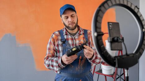 "Il faut se mettre &agrave; la page" : apr&egrave;s les r&eacute;seaux sociaux, l'IA est le nouveau d&eacute;fi qui attend les artisans en Indre-et-Loire | Revue de presse &eacute;conomique du Sud Touraine | Scoop.it