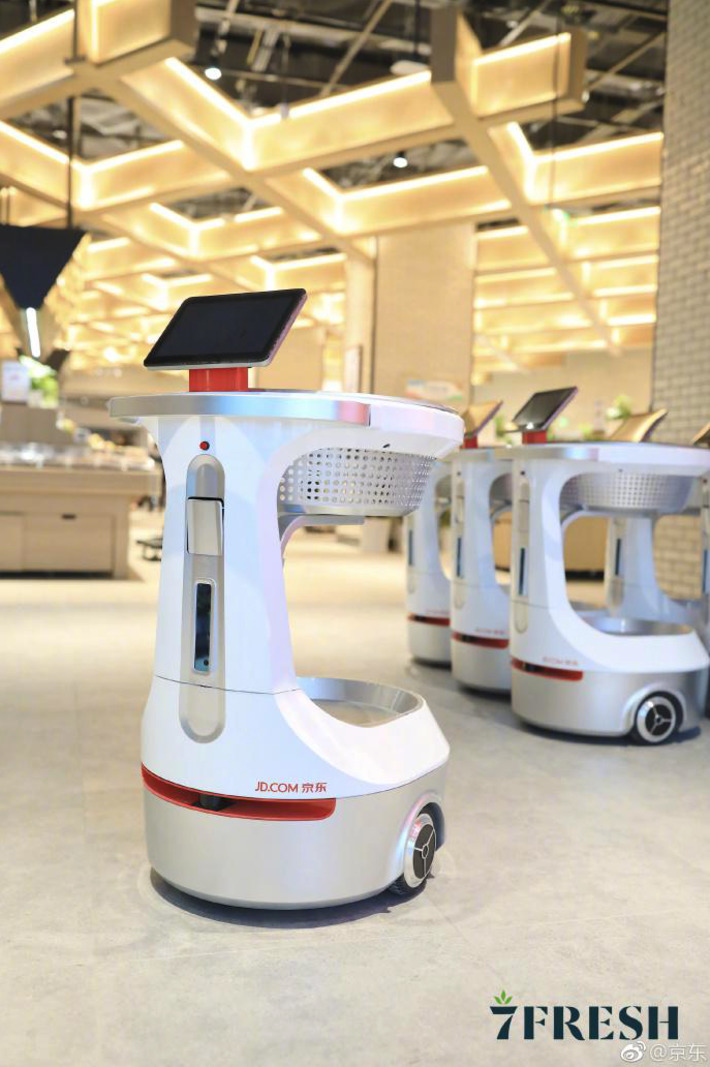 Forget autonomous cars, the future is made of autonomous carts that follow you in the supermarket, tracking your path and capturing all kinds of data - 7Fresh JD.com #AI #China | WHY IT MATTERS: Digital Transformation | Scoop.it