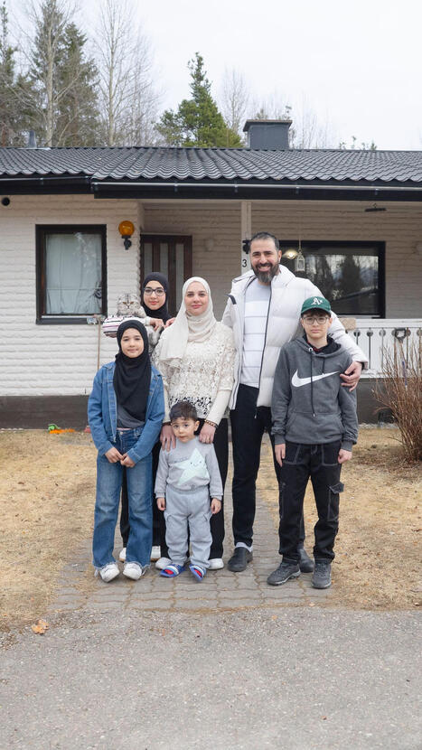 Syyrialaisperhe kotiutui Suomussalmelle 👨🏻&zwj;👩🏻&zwj;👦🏻&zwj;👦🏻 🌳 | Lyhyet | 1Uutiset - Lukemisen t&auml;hden | Scoop.it