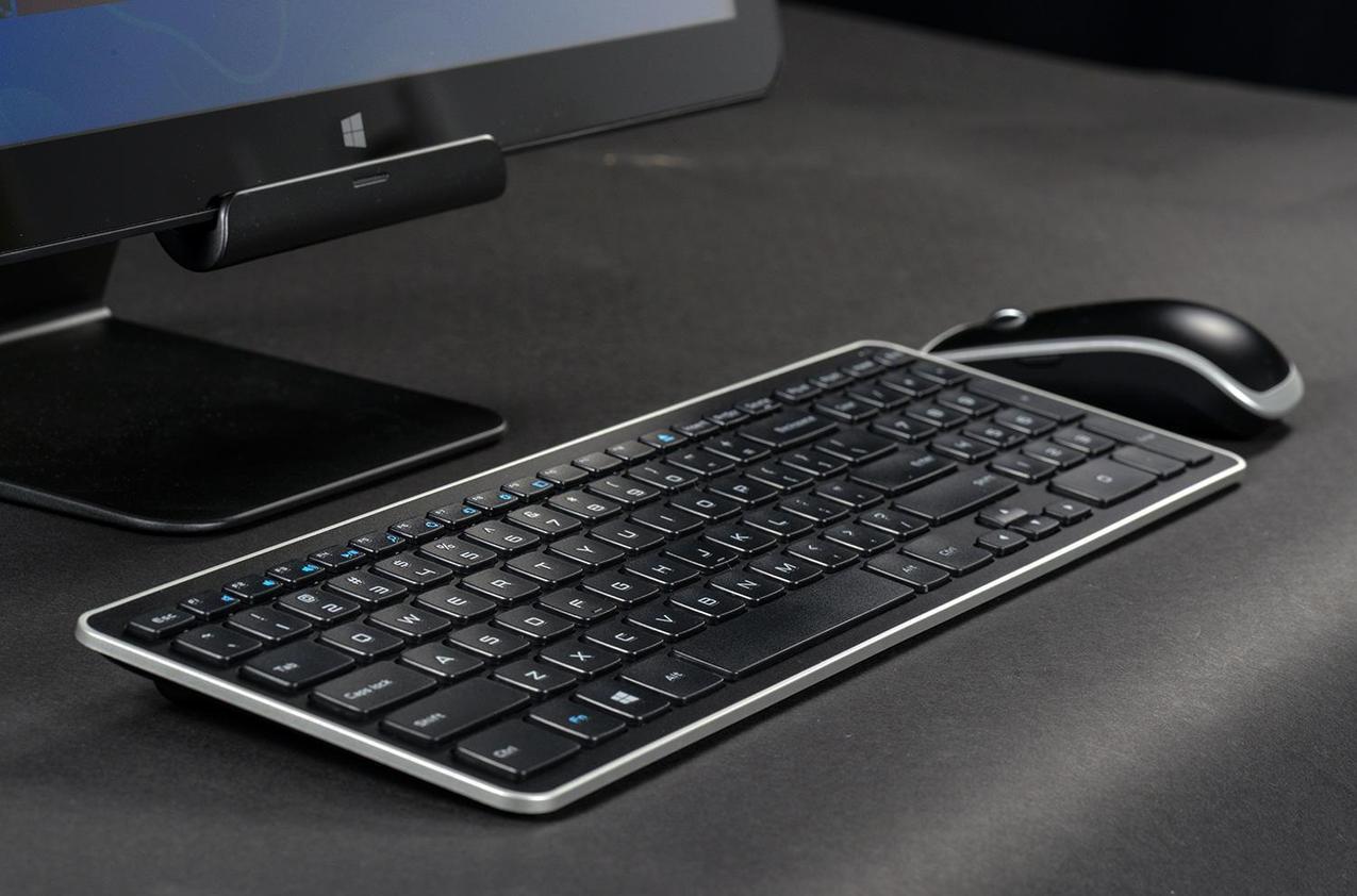 Wireless keyboard. Dell 4315 Keyboard. Проводные и беспроводные клавиатуры. Клавиатура с беспроводной зарядкой.