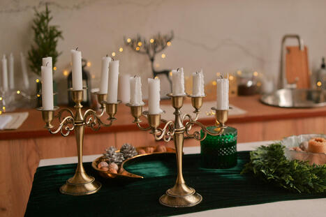 Arvo jopa satoja euroja &ndash; n&auml;m&auml; ovat kalleimmat vanhat kynttelik&ouml;t, joita ker&auml;ilij&auml;t nyt himoitsevat&nbsp; | 1Uutiset - Lukemisen t&auml;hden | Scoop.it