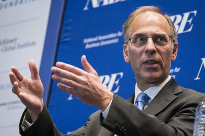 Top economist Mark Zandi says recession risk is 'rising significantly,' but he still sees a path to avoid it | Financial Markets Report  - Transforming Money Into Wealth | Scoop.it