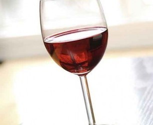 Plus de la moitié des vins français seraient contaminés par des phtalates | décroissance | Scoop.it