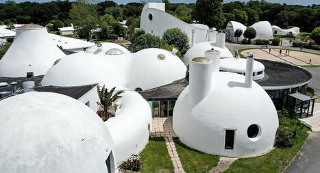 Ce village tout droit sorti d’un dessin animé a été imaginé pour offrir des vacances qui sortent de l’ordinaire – | FLEurons de France | Scoop.it