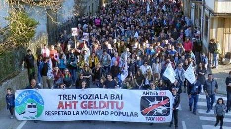 Miles de personas reclaman en Altsasu la paralización de las obras del TAV y una consulta popular | Movilidad, logística, transporte | Scoop.it