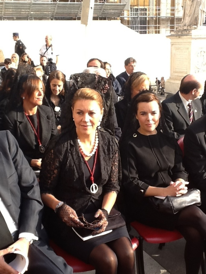 Soraya y Cospedal: dos zorras en el Vaticano | Partido Popular, una visión crítica | Scoop.it