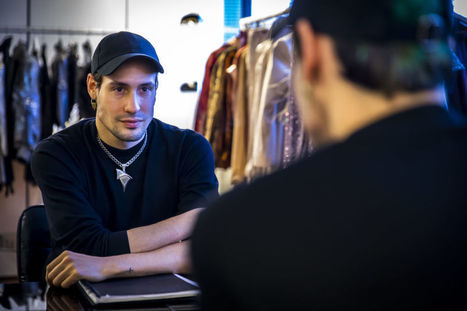 Koulunsa keskeytt&auml;nyt Mert Otsamo singahti muodin huipulle ja j&auml;i sinne &ndash; seurasimme kuukauden ajan, kun entinen tosi-tv-t&auml;hti valmistautui Linnan juhliin | Yle Uutiset | yle.fi | 1Uutiset - Lukemisen t&auml;hden | Scoop.it