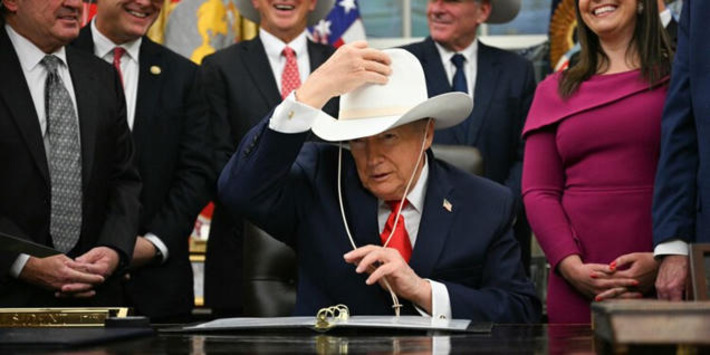 Trump moves to shield farmers rattled by tariffs and war. But the U.S. is already doling out $10B to near-millionaire and even billionaire farmers | Financial Markets Report  - Transforming Money Into Wealth | Scoop.it