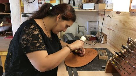 Allier : connaissez-vous le métier de sellière-harnacheuse ? | Métiers, emplois et formations dans la filière cuir | Scoop.it