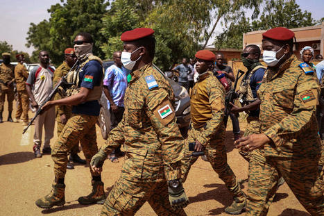 Le Burkina Faso suspend la diffusion de «Jeune Afrique» après des articles évoquant des tensions au sein de l’armée | DocPresseESJ | Scoop.it