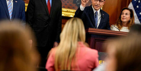 ‘Scared to death’: Ex-rep says Johnson’s bizarre 'No Kings' rant exposed Republican fears - Raw Story | Backstabber Watch | Scoop.it