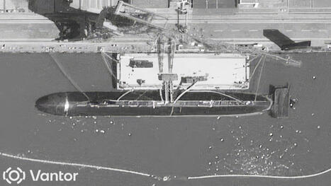 New Large Chinese Submarine With Very Unique Feature Just Caught On Satellite Imagery | DEFENSE NEWS | Scoop.it