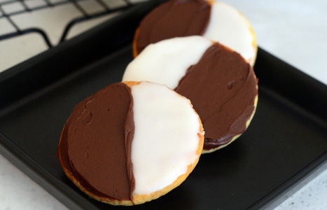 New York-Style Black and White Cookies Recipe | Candy Buffet Weddings, Favors, Events, Food Station Buffets and Tea Parties | Scoop.it