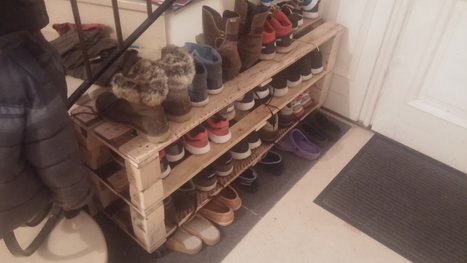 Easy, Handy Pallet Shoe Rack/Etagère à Chaussures | 1001 Pallets ideas ! | Scoop.it