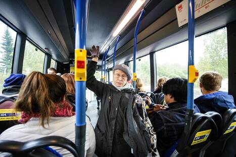 Ritva Sario on 78-vuotias, mutta juuri kukaan ei tarjoa hänelle bussissa istumapaikkaa - Kaupunki | HS.fi | 1Uutiset - Lukemisen tähden | Scoop.it