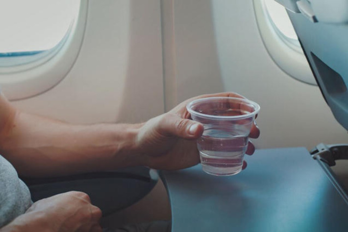 This Is the 1 Drink Flight Attendants Say You Should Order on Every Flight&mdash;and No, It&rsquo;s Not Ginger Ale or Tomato Juice | The Health Report | Scoop.it