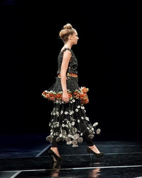 Designer Creates Fashionable Dresses Out of Thousands of Colorful Rubber Bands | Strange days indeed... | Scoop.it