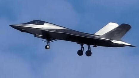 Le J-35 chinois appara&icirc;t avec une finition argent&eacute;e encore inexpliqu&eacute;e | DEFENSE NEWS | Scoop.it