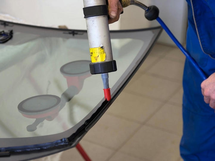 5 Types of Adhesives Used in Car Window Replace...