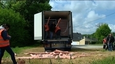 Blocage de la Soprat: les salariés de Pleucadeuc vident un camion de viande [Vidéo] | La Gazette des abattoirs | Scoop.it