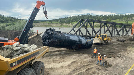 Up to 500,000 pounds of asphalt estimated to have entered Yellowstone in train incident / le 12.07.2023 | Pollution accidentelle des eaux (+ déchets plastiques) | Scoop.it