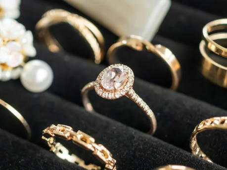 Vous achetez des bijoux en diamant ou en or ? Découvrez quel est l'investissement le plus rentable pour vous | Votre investissement qui vous permet d’économiser de l’argent – ​​Gulf News | La revue de presse CDT | Scoop.it