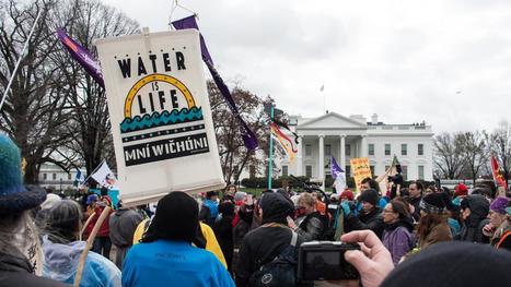 VIDEO. A Washington, des Amérindiens manifestent contre le projet d'oléoduc en Dakota du Nord | démocratie énergetique | Scoop.it